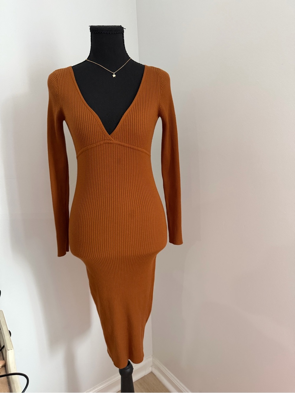 Aritzia Wilfred Brown Ribbed Knit Deep V Neck Long Sleeve Midi Dress S